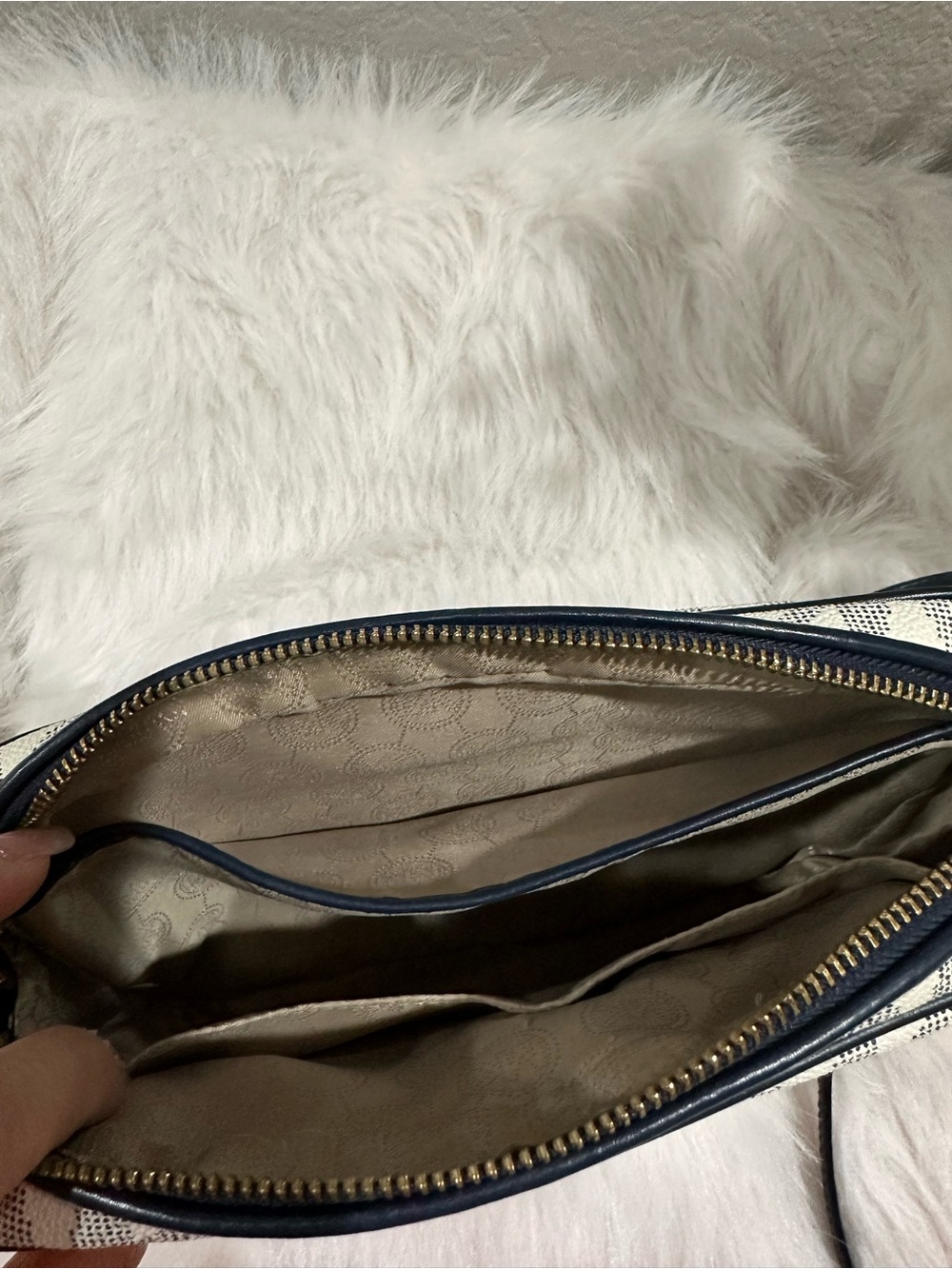 Michael Kors White-Navy Signature Print Logo Crossbody Bag with Matching Wallet - Picture 12 of 16